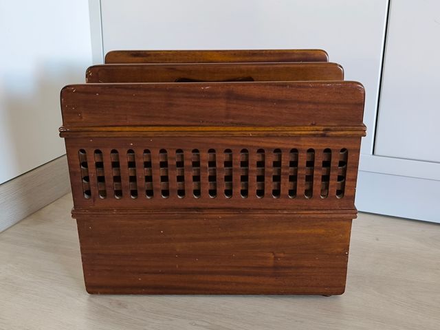 Revistero de madera