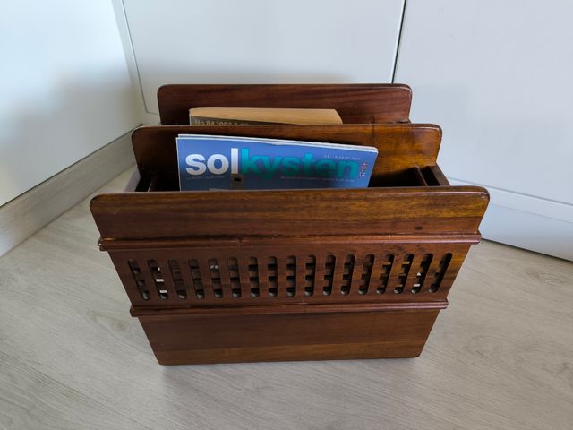 Revistero de madera