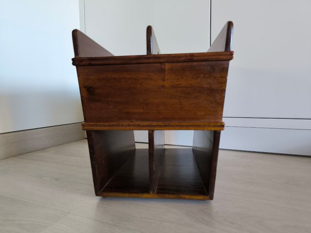 Revistero de madera