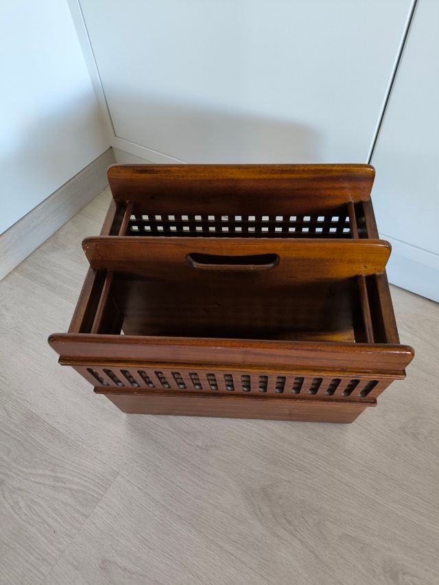 Revistero de madera