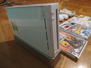Consola Nintendo wii con mandos y juegos
