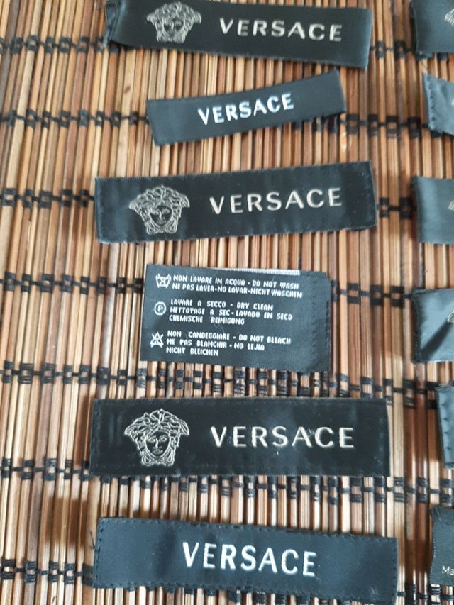Etichette versace