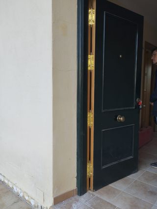 Puerta blindada verde