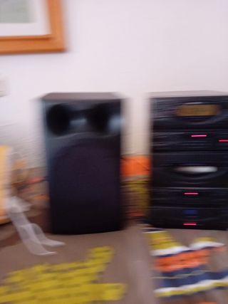 Radio con altavoces antigua