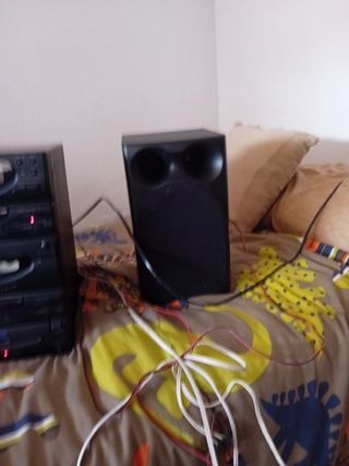 Radio con altavoces antigua