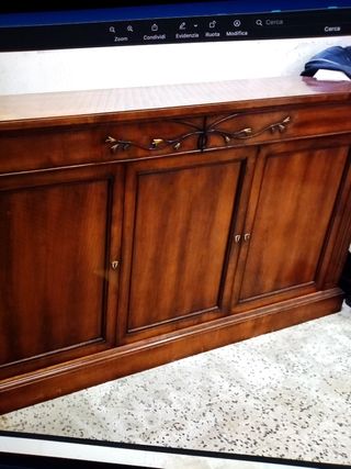 Credenza a tre ante in ciliegio