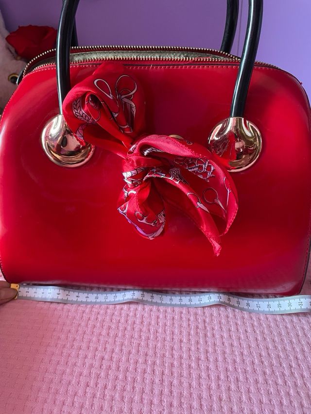 Borsa con foulard e portafoglio rossa e nera