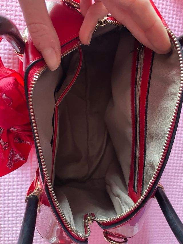 Borsa con foulard e portafoglio rossa e nera