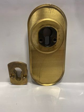 ESCUDO + CILINDRO PUERTA BLINDADA MCM