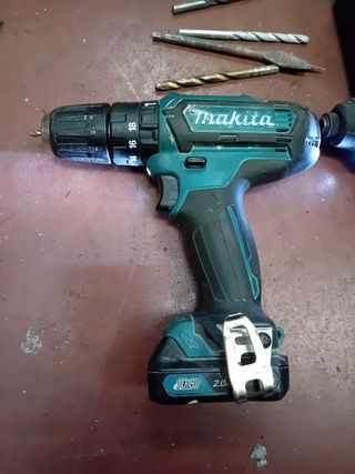 Taladros atornillador Makita 10.8 V y maletin