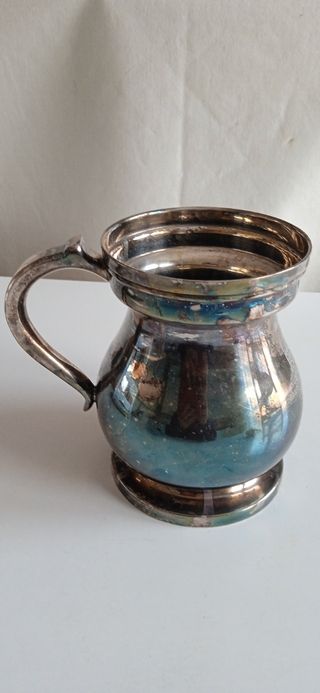 Antiguo jarrón en metal plateado de Almazan.