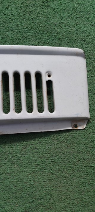 Fiat 500 griglia motore. Presa aria.