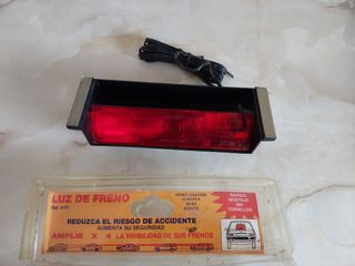 Radiocasete coche y luz freno