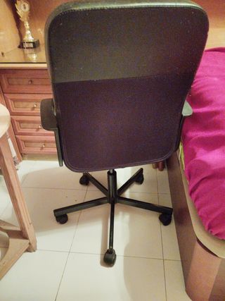 Sillón giratorio con ruedas