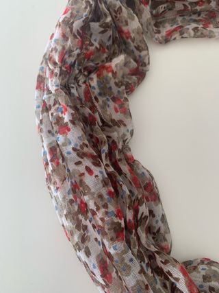 Zara. Pañuelo estampado floral