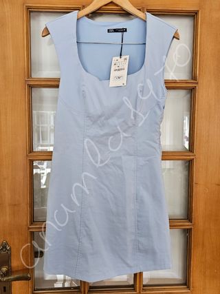 Vestido entallado corto hombreras azul z