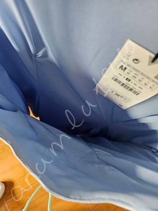 Vestido entallado corto hombreras azul z