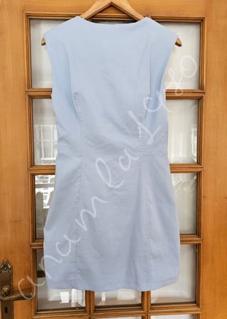 Vestido entallado corto hombreras azul z