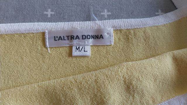 T-shirt con fascia sul collo