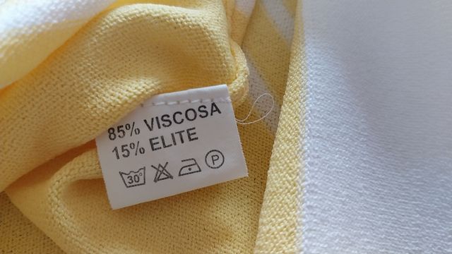 T-shirt con fascia sul collo