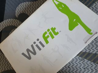 Wii Fit (Nintendo) + wii fit plus