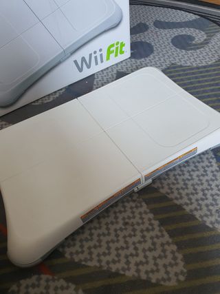Wii Fit (Nintendo) + wii fit plus