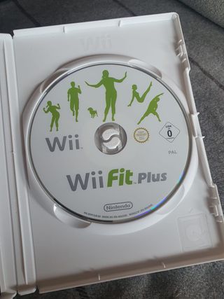 Wii Fit (Nintendo) + wii fit plus