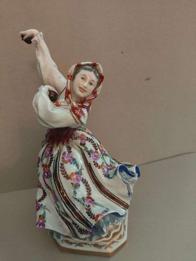 Bailarina en porcelana esmaltada