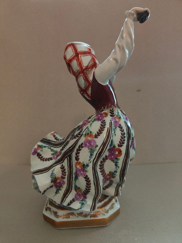 Bailarina en porcelana esmaltada