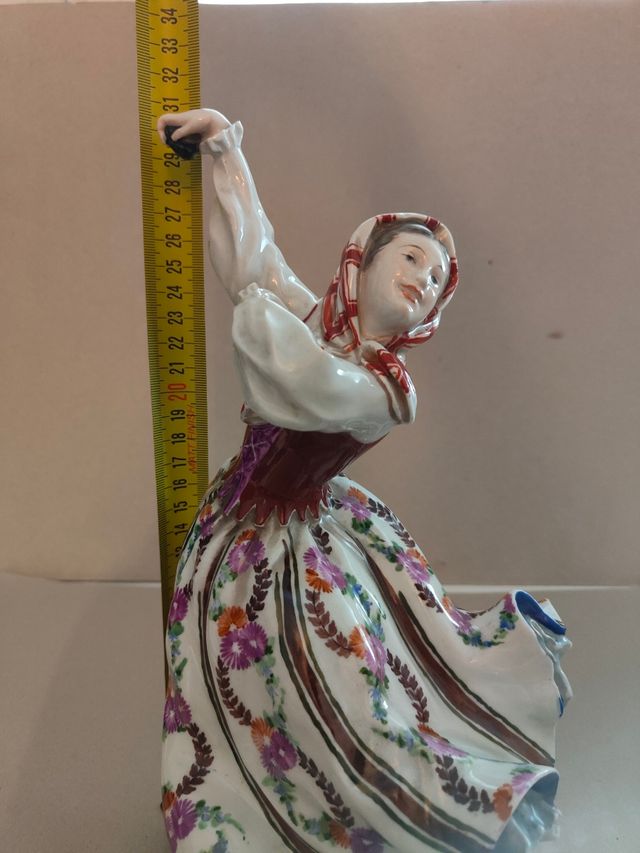 Bailarina en porcelana esmaltada