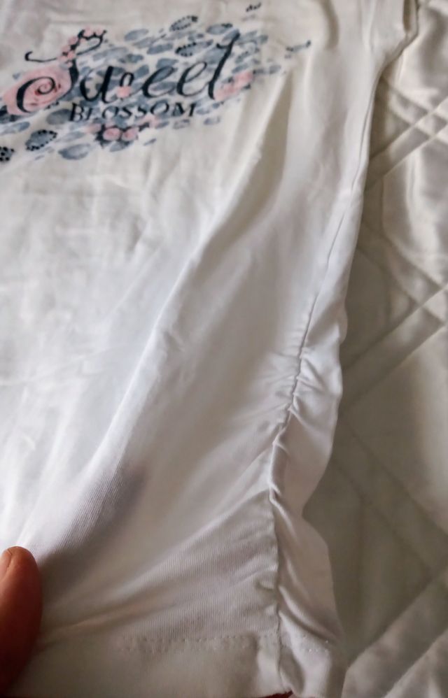 T-shirt con decoro floreale da ragazzina