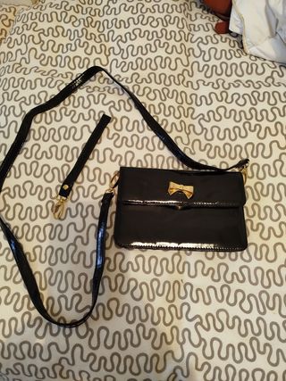 Bolso negro y dorado 