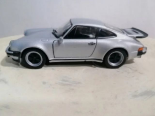 PORSCHE 911 TURBO ESCALA 1:24