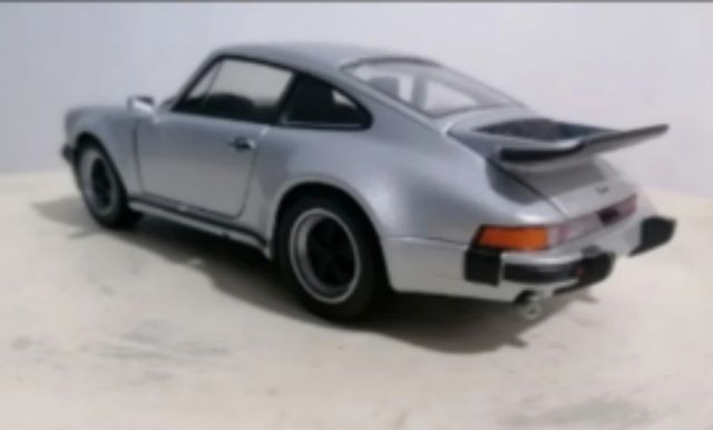 PORSCHE 911 TURBO ESCALA 1:24