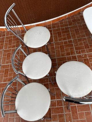 Mesa+ 4 sillas (comedor/cocina)