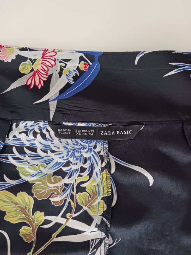 Falda de Seda Sintética Corta