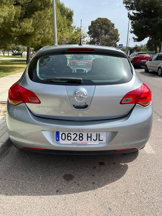 Opel Astra 2012