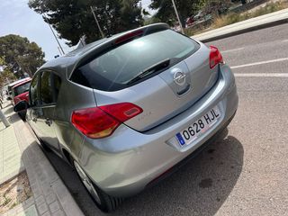 Opel Astra 2012