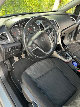 Opel Astra 2012