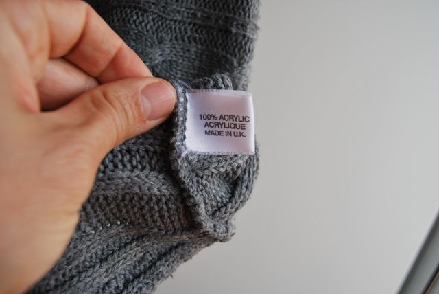 Vestido de chica gris sin mangas