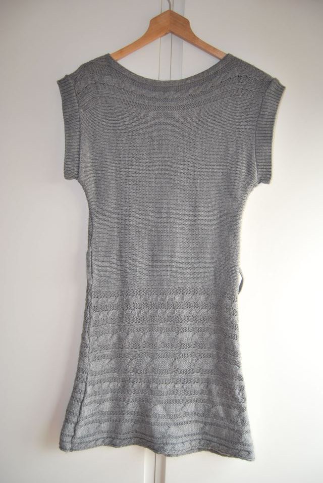 Vestido de chica gris sin mangas