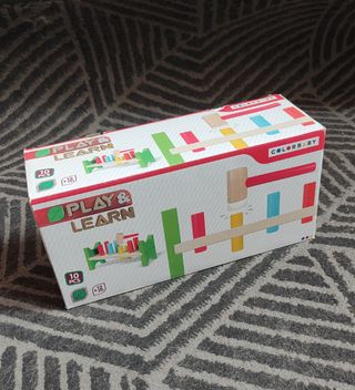 Banco y martillo de madera