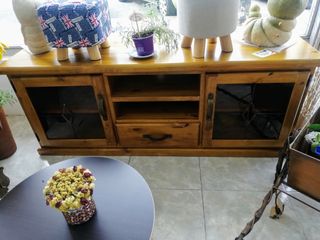 mueble tv en pino canadience