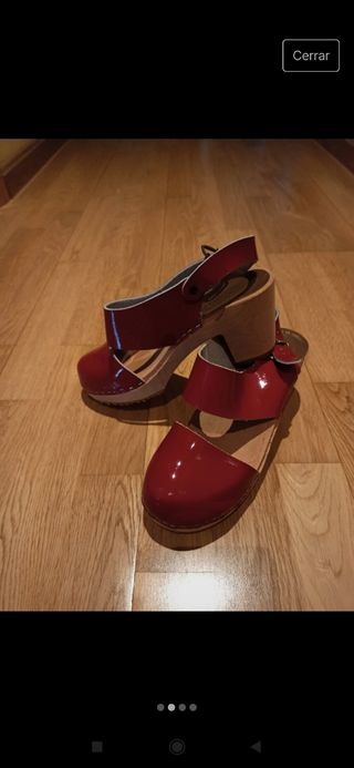 Zuecos piel.