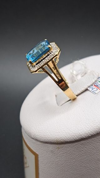Anillo de Oro de 14K con Dimantes Y Topacio 