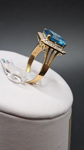 Anillo de Oro de 14K con Dimantes Y Topacio 