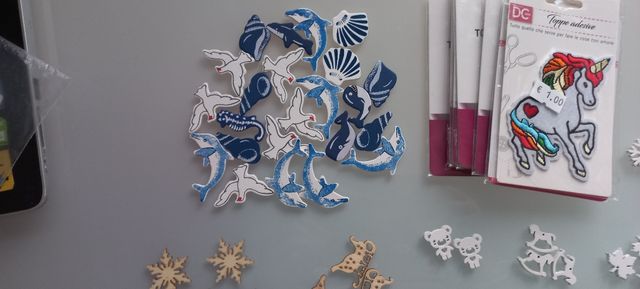 Decorazioni in legno in lotto