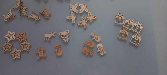 Decorazioni in legno in lotto