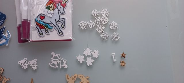 Decorazioni in legno in lotto