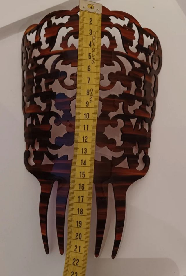 Peina , peineta o teja